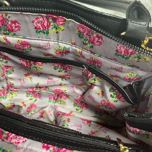 Betsey Johnson medium Satchel Black embossed hearts with large bow accent - Picture 11 of 12